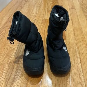 North Face snow boots. Women size 7